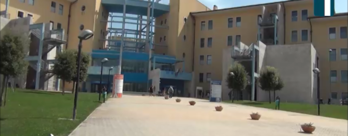 “Si è sentito male al Moscati, i sanitari non lo hanno soccorso subito ed è morto: litigavano sul protocollo”. Il racconto di una testimone/VIDEO
