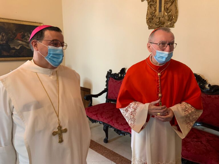 FOTO E VIDEO / Montevergine e l’Irpinia aspettano Papa Francesco nel 2023. Il Segretario del Vaticano: “Lo invoglierò a venire”