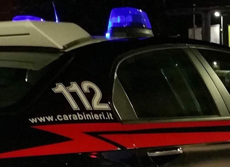 Scontro notturno contro la gazzella dei Carabinieri: disavventura per un assessore di Avellino