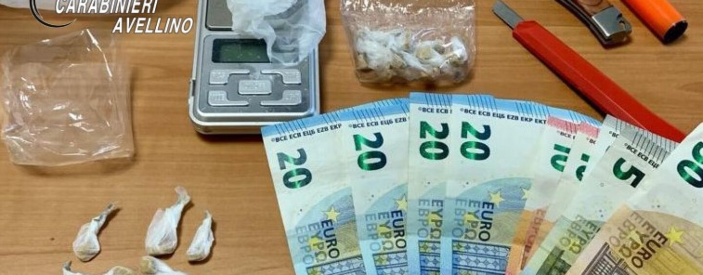 Droga, arrestato spacciatore e denunciato acquirente. 9 i grammi di eroina sequestrati