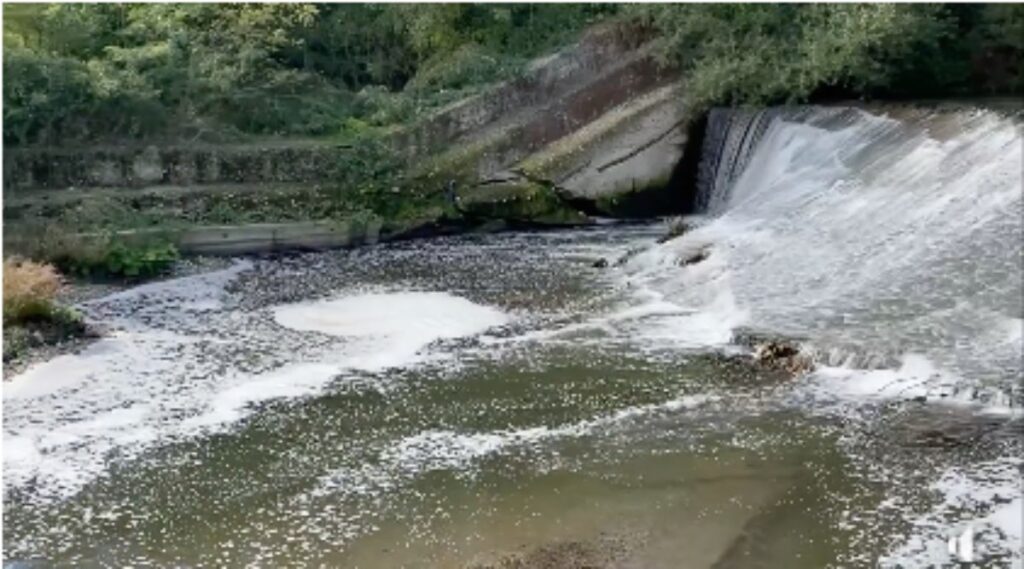 Schiuma bianca nel fiume Prata 18 ottobre 2021