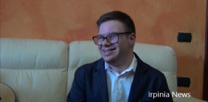 “Vorrei diventare Sindaco di Lapio, intanto cerco un lavoro” I sogni di Antonio, ragazzo Down che regala sorrisi a tutti/VIDEO