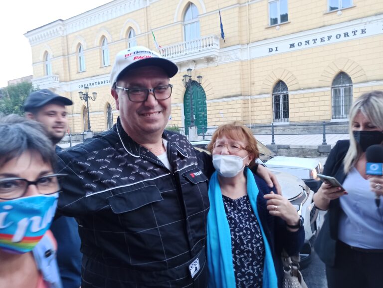FOTO E VIDEO / Monteforte, vince il sindaco con la tuta da lavoro. “Sempre umile e vicino alla gente”