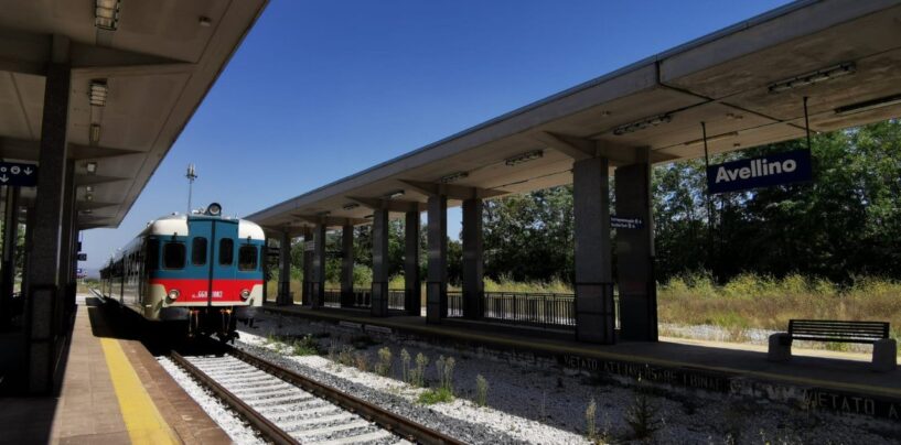Riparte il treno del paesaggio “Irpinia Express” tra escursioni, degustazione di prodotti tipici e vini del territorio