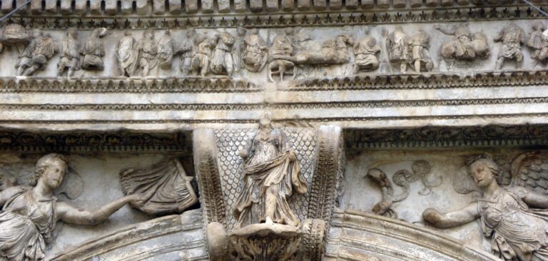 La dea di Traiano: stamane lezione universitaria sotto l’Arco di Benevento