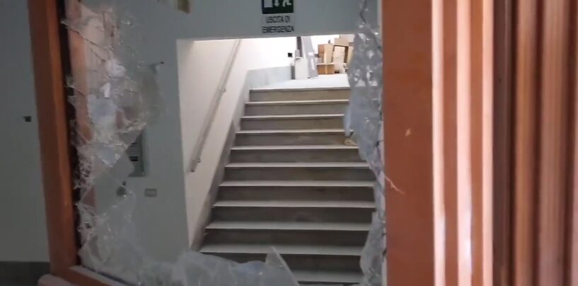 FOTO / Eliseo terra di nessuno, l’ex cinema ancora preda dei vandali. “Adesso basta”