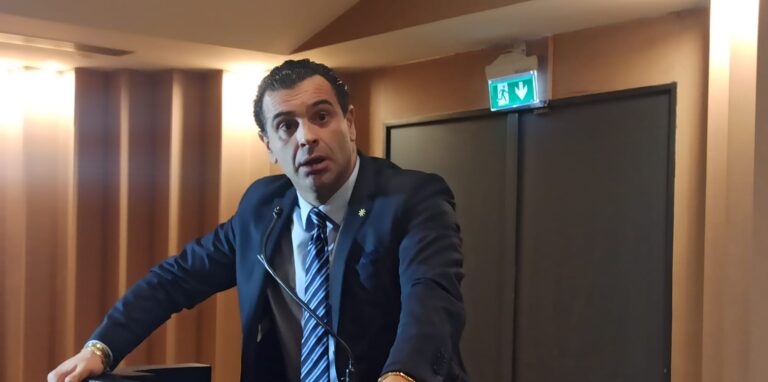 Azienda Consortile, furia Festa contro il governatore: “Non siamo sudditi del Sultano del Crescent”