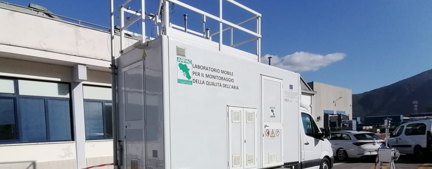 Incendio, ad Airola il laboratorio mobile dell’Arpac per valutare lo stato della qualità dell’aria