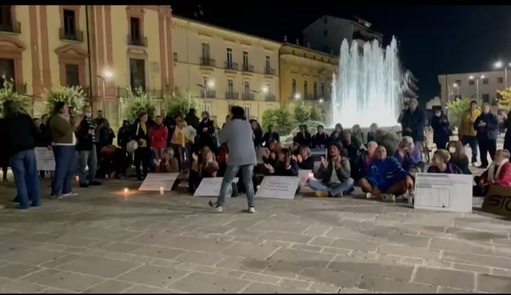 Avellino, i No Green Pass in piazza ad Avellino: “Siamo in dittatura, vogliamo Libertà”