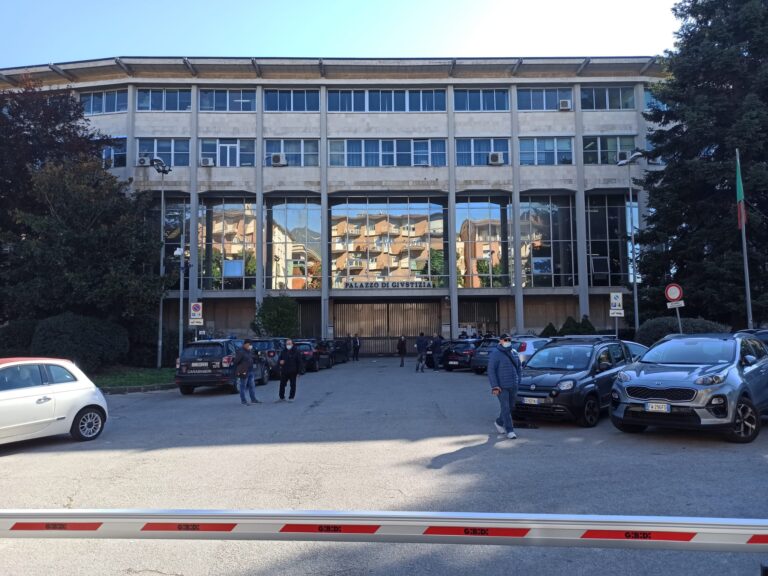 Falsi incidenti con pratica spaccadenti La Procura: sedici a giudizio. In aula il 7 marzo