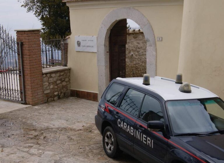 Montefusco, provoca incendi dando fuoco alle sterpaglie di terreni incolti: identificato e denunciato dai Carabinieri