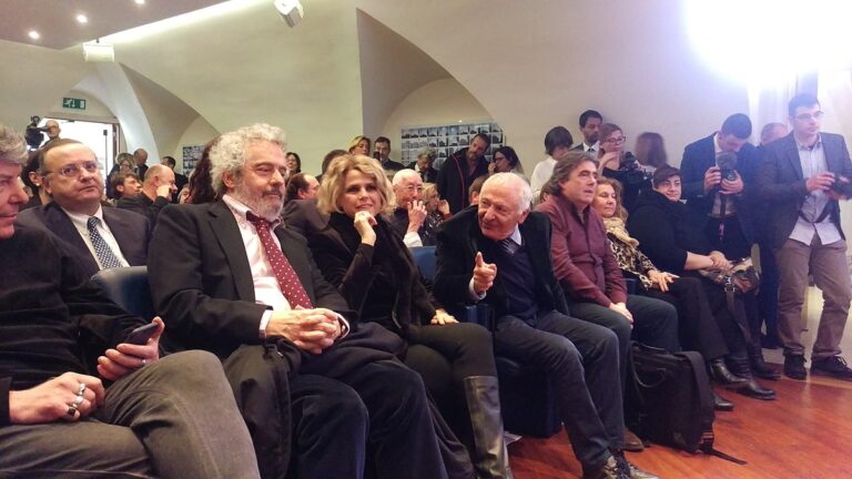 Teatro Gesualdo, stagione da “oscar”. Ecco Piovani e Mogol. Pronto il nuovo cartellone, il sindaco lo presenta