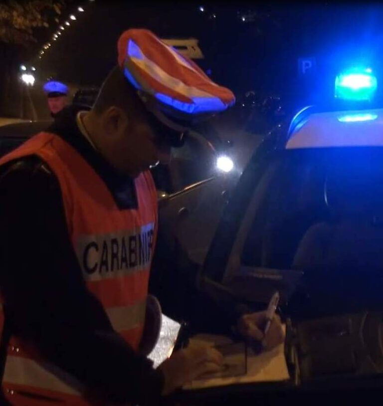 Montemarano, rifiuta di farsi identificare e impatta contro un veicolo: 30enne denunciato