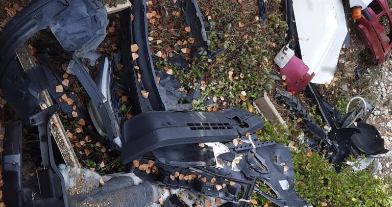 Castelfranci, rifiuti speciali sulle sponde del fiume: marito e moglie nei guai