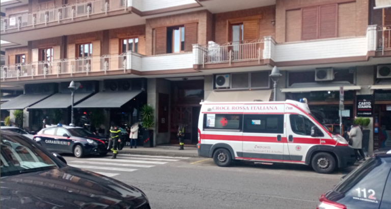 Mattinata di paura a via Scandone: 25enne minaccia il suicidio, salvato dai Carabinieri