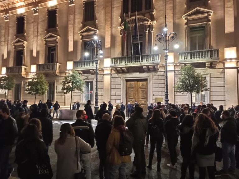 Covid in ripresa, stop alle manifestazioni pubbliche al Corso di Avellino