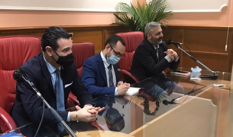 VIDEO/ I Carabinieri tra storia e letteratura: ecco “Sfogliando una fiamma”, il libro del maresciallo-giornalista avellinese Emilio Limone