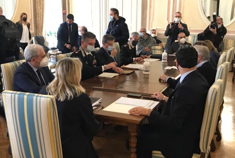 VIDEO/ Tanti i fattori che avvelenano l’aria irpina: in Prefettura summit per fare fronte comune
