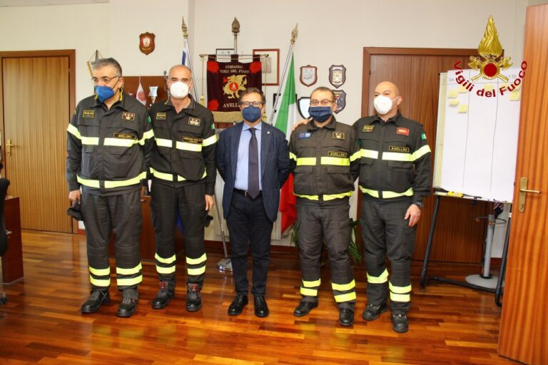 FOTO E VIDEO / Vigili del Fuoco Avellino: la visita del direttore Campania