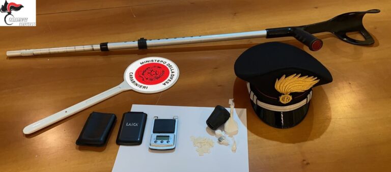 Benevento, nascondeva droga nella stampella: arrestato un 62enne