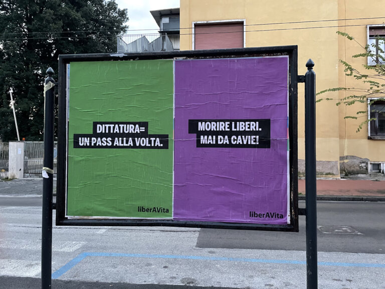 Manifesti no vax Avellino firmati LiberAVita