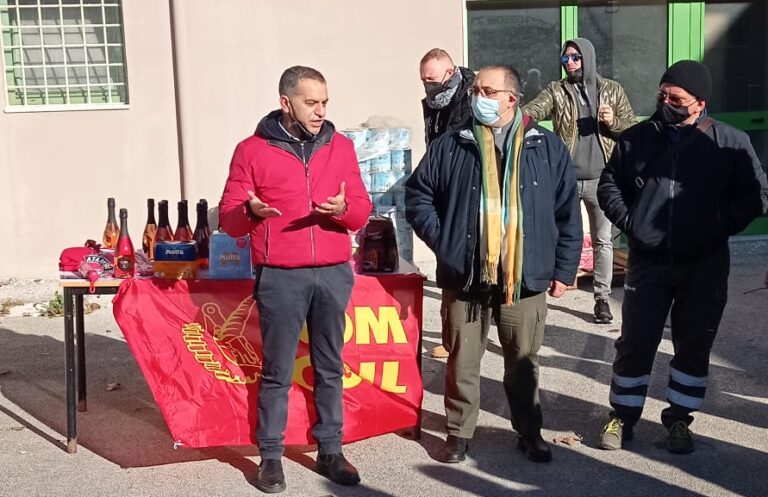 Dalla parte degli ultimi. La Fiom Cigl di Avellino “festeggia” alla Mensa dei Povevi