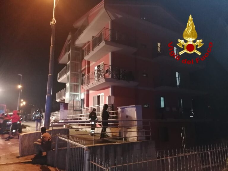 Incendio di Prata, panico per i 50 ospiti: in molti si sono lanciati dal balcone