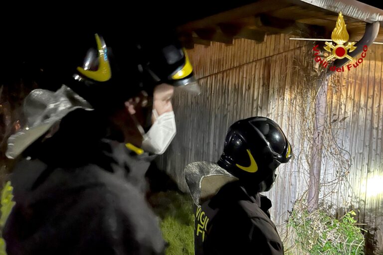 Due incendi della notte, doppio intervento dei caschi rossi irpini