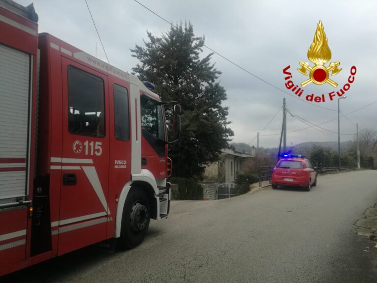 Deflagrazione da fuga di gas a Manocalzati: l’intervento dei Vigili del Fuoco