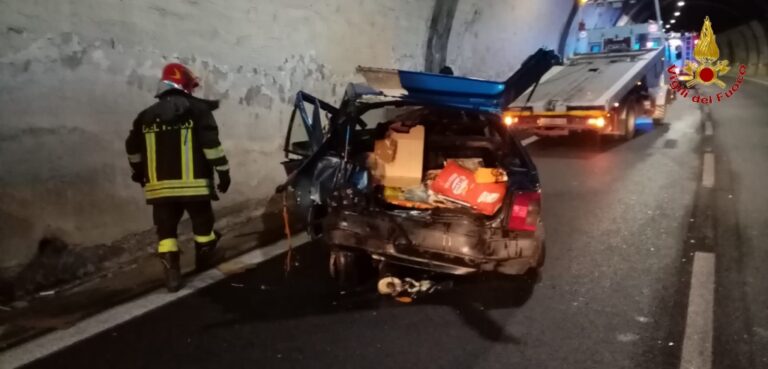A16 Napoli-Canosa, incidente sotto la galleria: due feriti
