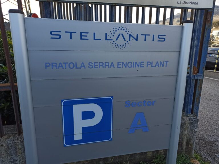 FOTO / Stellantis, la giornata irpina di Tavares: a Pratola Serra si continua con i motori diesel