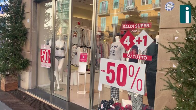 VIDEO/ Saldi alla prova Omicron anche in Irpinia: primo giorno all’insegna dell’ottimismo