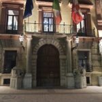 palazzo caracciolo di sera
