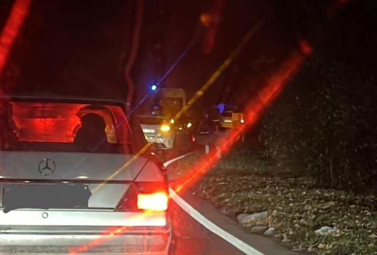 Pratola Serra, auto si ribalta: strada chiusa per ore e conducente in ospedale
