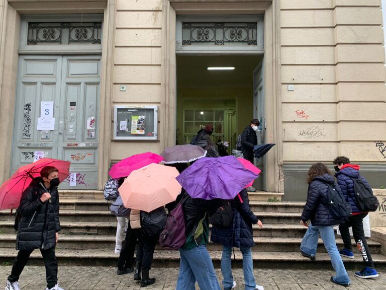 Covid e ritorno a scuola ad Avellino, gli studenti delle Superiori: “In classe tra mille dubbi e incertezze”