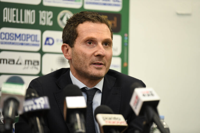 Avellino, danneggiata l’auto del direttore Enzo De Vito