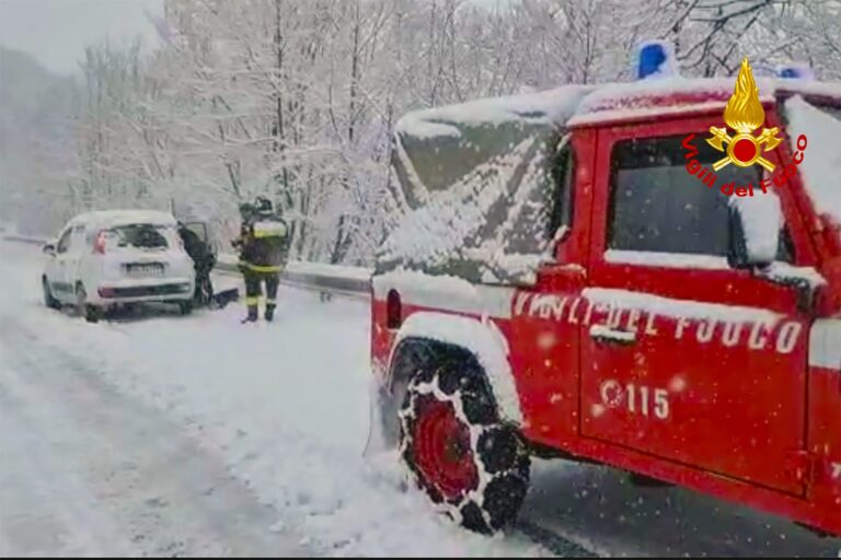 VIDEO / Neve: Vigili del Fuoco impegnati in gran parte dell’Irpinia
