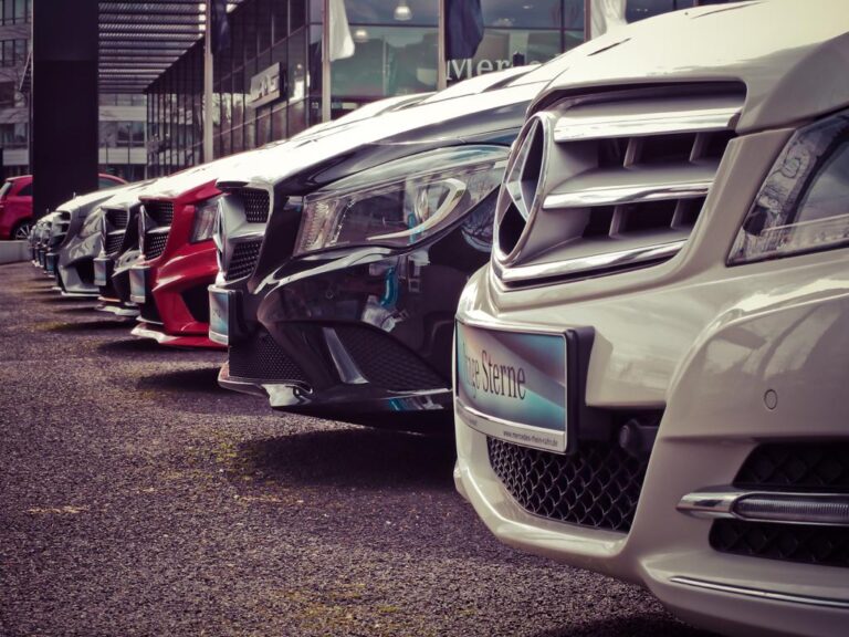 Prezzi in aumento per le auto nuove: cosa considerare prima di acquistarne una