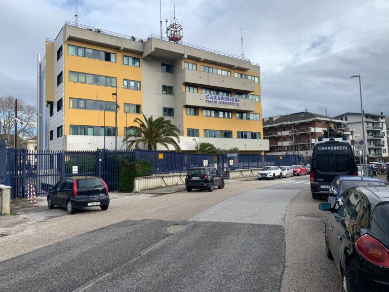 Vendevano droga agli studenti nel pieno centro di Avellino: dieci arresti