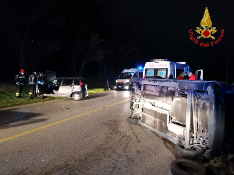 FOTO / Avellino, incidente sulla Variante: 33enne e 90enne in ospedale
