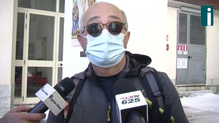 VIDEO/ Candelora: “meno tammorre e più preghiere”, slogan che non piace a tutti