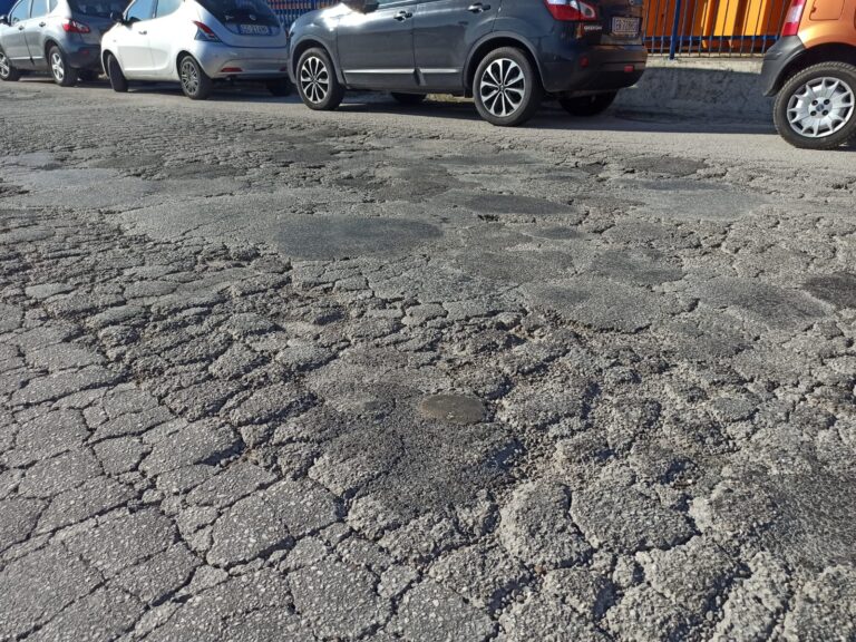 FOTO E VIDEO / Pianodardine, se questa è una strada. Fiom Cgil: “Intervenire prima che sia troppo tardi”