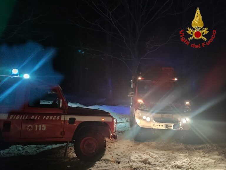 FOTO / Summonte, cercatori di tartufi bloccati nella neve: salvati dai vigili del Fuoco