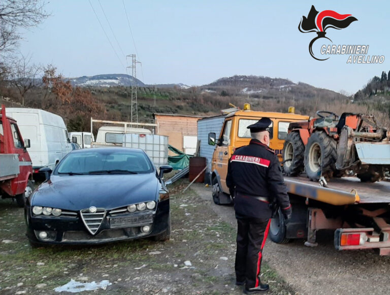 Carife, rinvenuti in un terreno veicoli e mezzi agricoli rubati o di dubbia provenienza