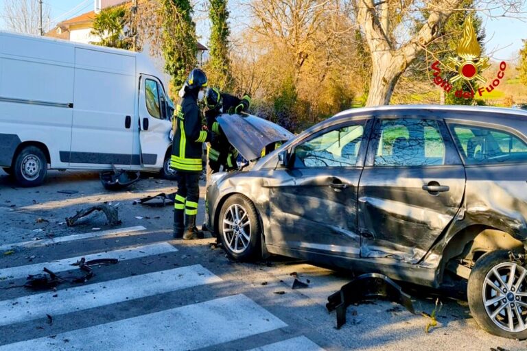 Incidente stradale a Frigento: in ospedale anche un bambino