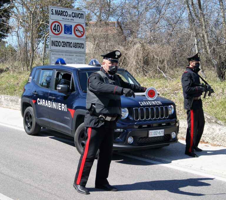 Guidava sotto l’effetto di alcool e droga, uomo denunciato dai carabinieri