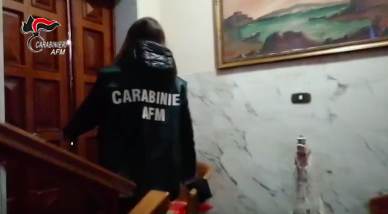 Marche da bollo false: 10 arresti e 3 avvocati sospesi. Blitz anche ad Avellino