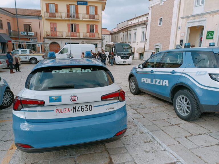 Rubano oro e fucile da caccia: un ladro preso, due in fuga