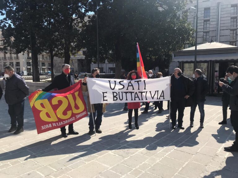 VIDEO/ “Usati e buttati via”: sit-in dei dipendenti dell’Ispettorato del Lavoro di Avellino