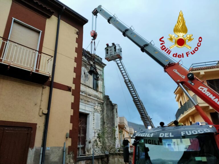 Pasqua col forte vento a Quadrelle: divelta la copertura della Chiesa